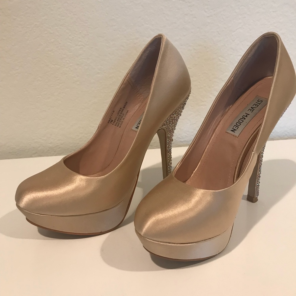 Shoes - Picture 2 of 5
